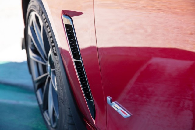 Cadillac Ct4-V photo 2