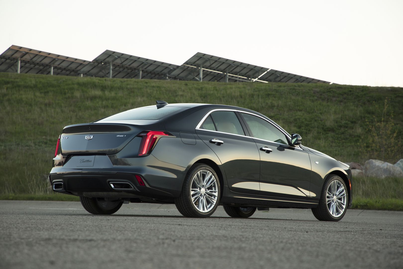 Cadillac Ct4 photo 2