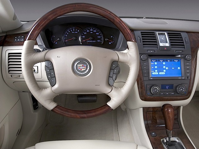 Cadillac Dts photo 25