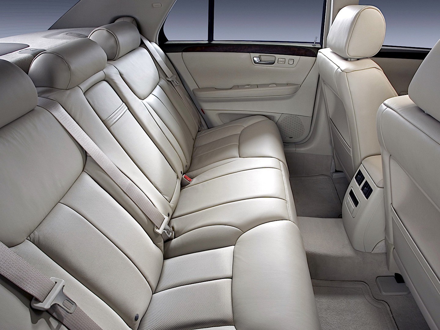 Cadillac Dts photo 28