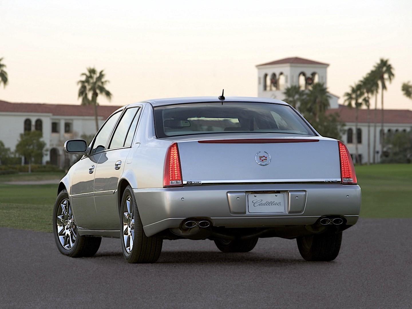 Cadillac Dts photo 11