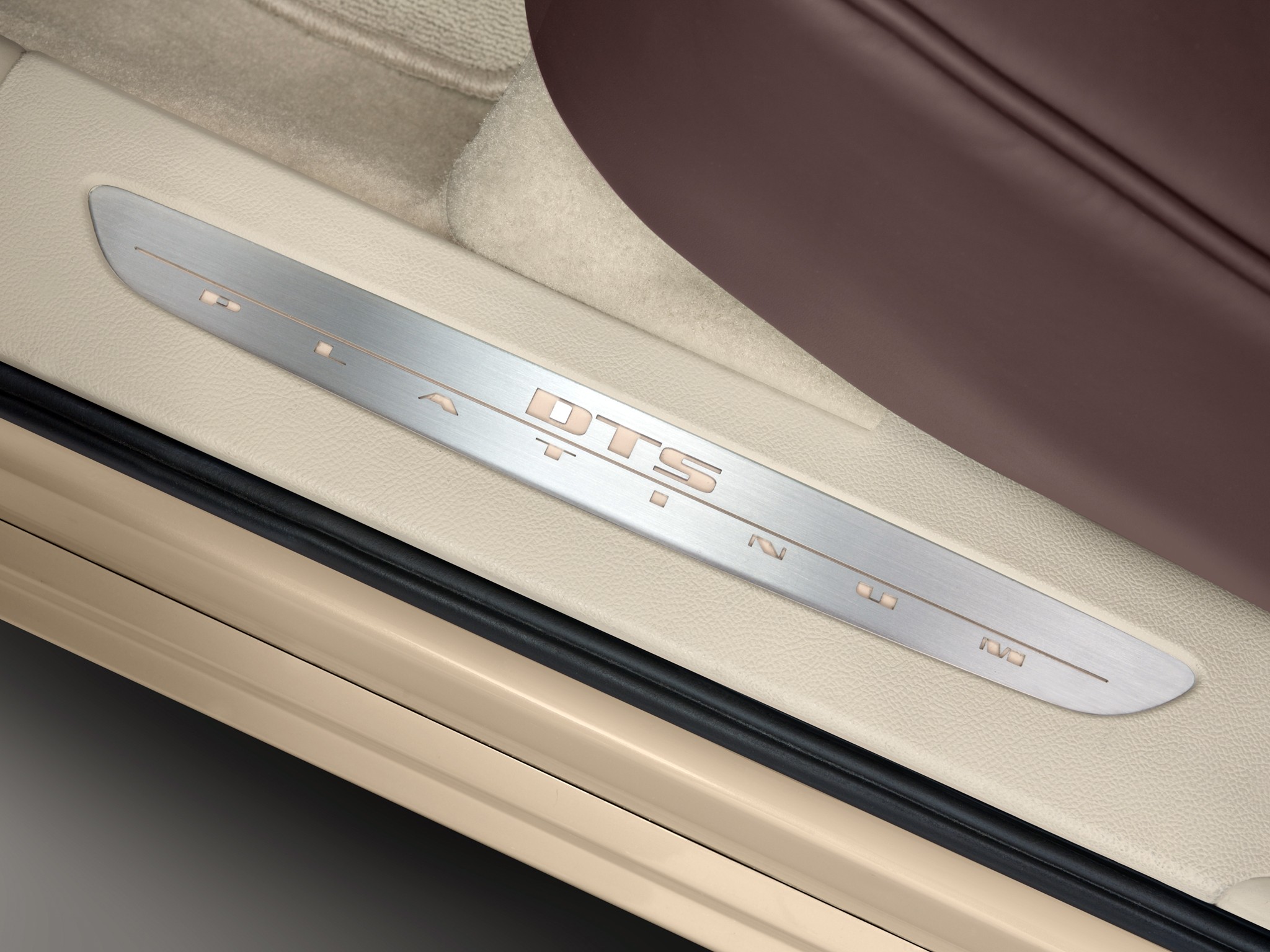 Cadillac Dts photo 30