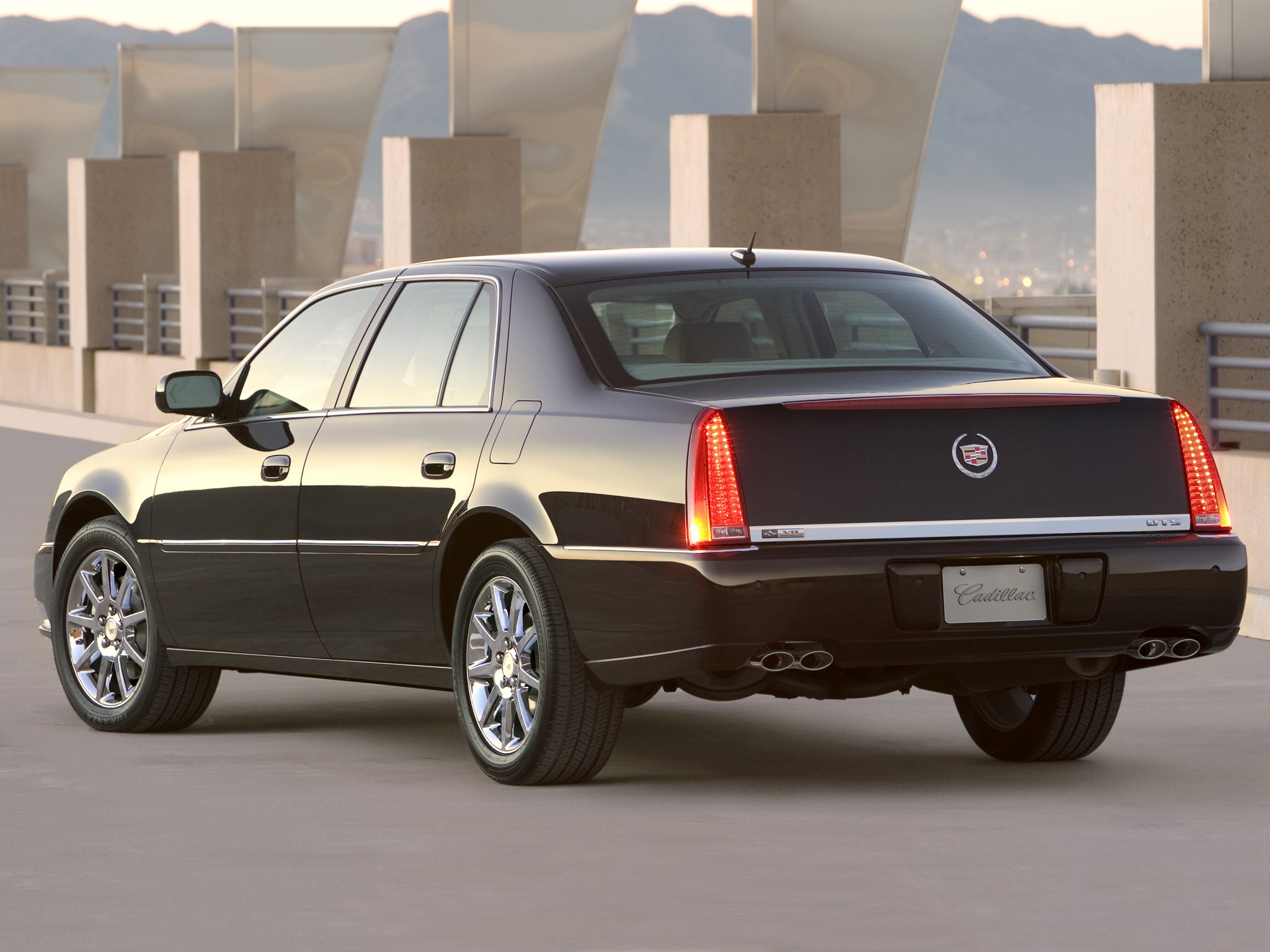Cadillac Dts photo 23