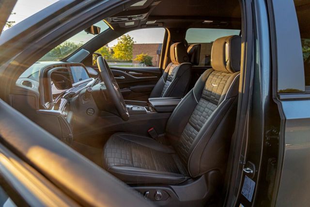 Cadillac Escalade Esv photo 20