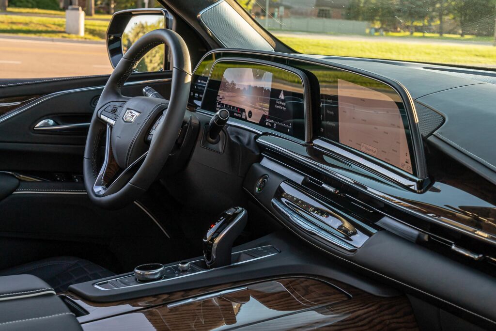 Cadillac Escalade Esv photo 23