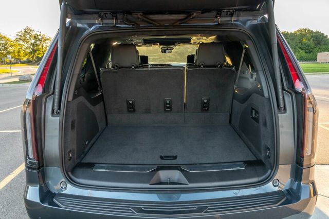 Cadillac Escalade Esv photo 29