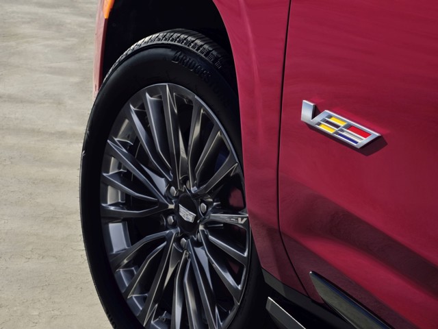 Cadillac Escalade photo 3