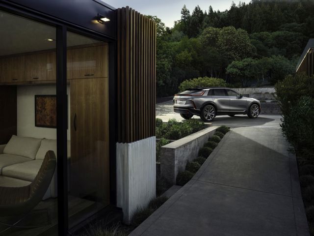 Cadillac Lyriq photo 8