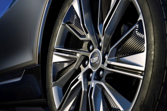 Cadillac Lyriq photo 11