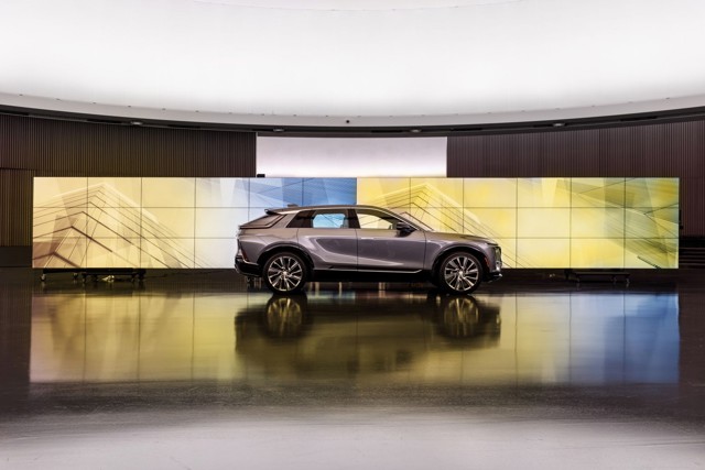 Cadillac Lyriq photo 14