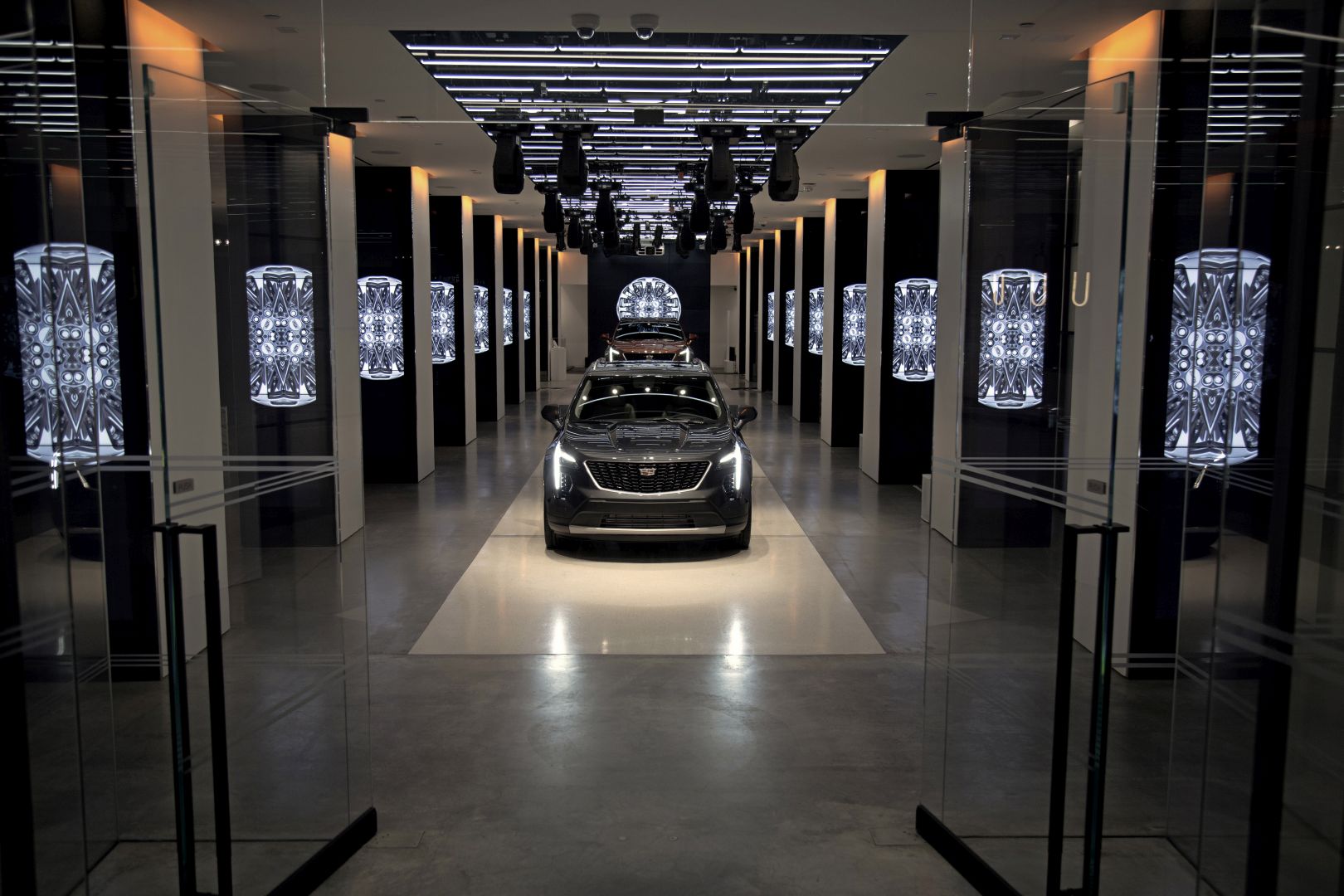 Cadillac Xt4 photo 9