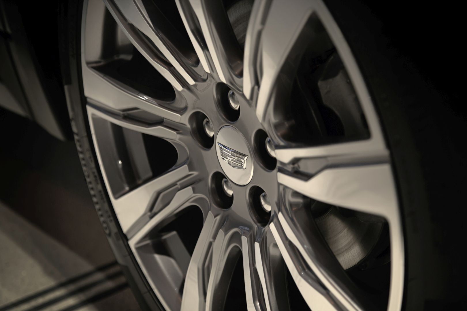 Cadillac Xt4 photo 11