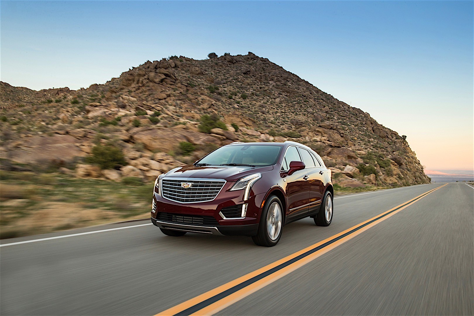 Cadillac Xt5 photo 2