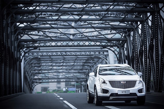 Cadillac Xt5 photo 11