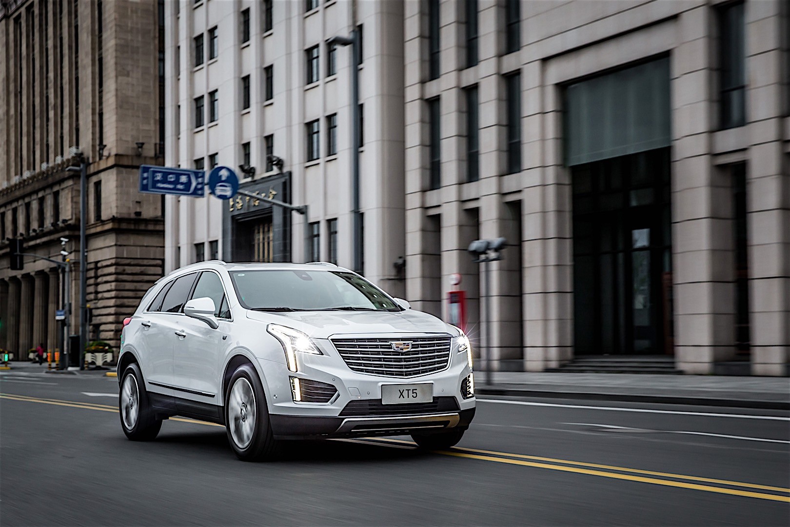 Cadillac Xt5 photo 42