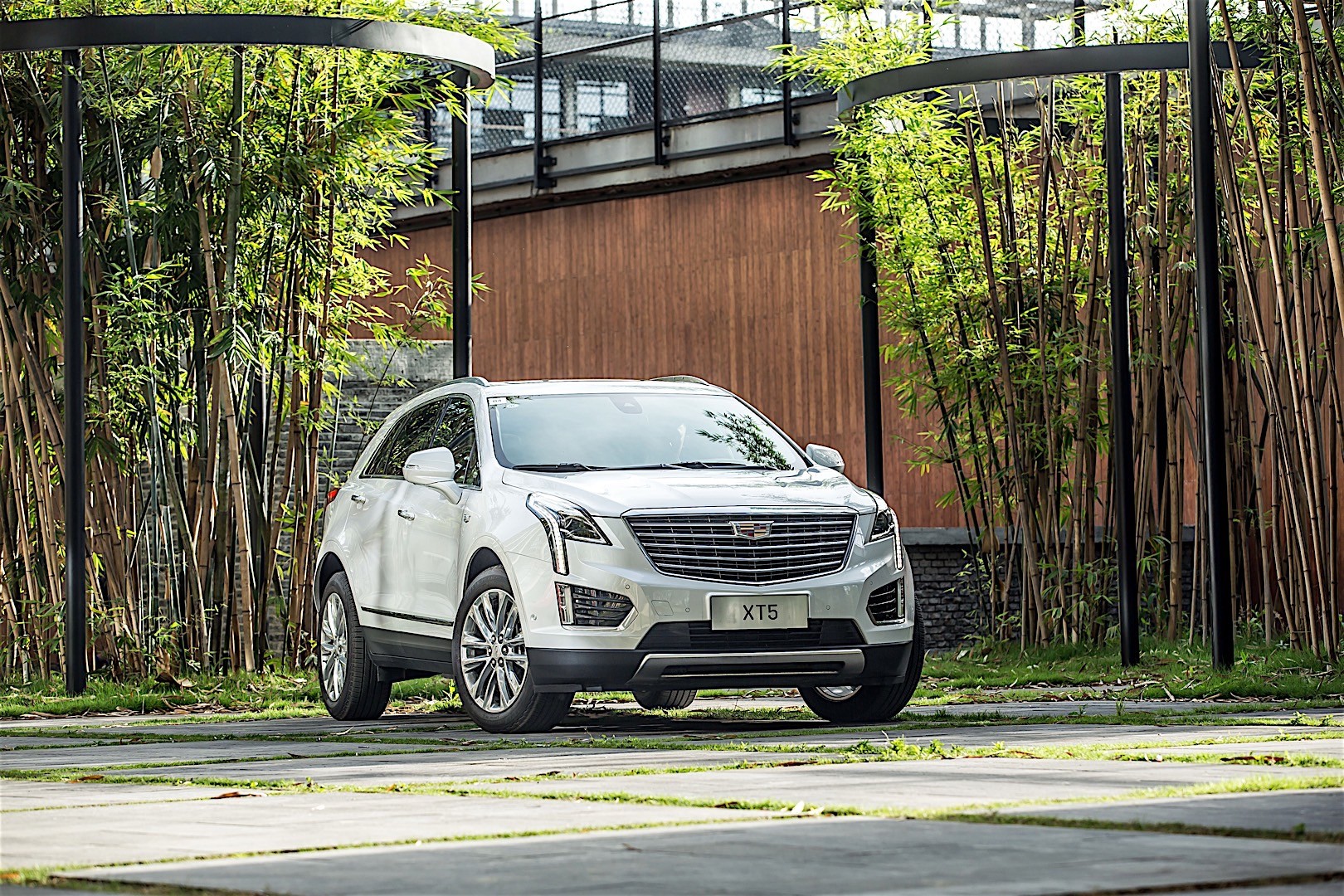 Cadillac Xt5 photo 57