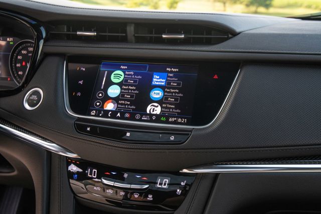 Cadillac Xt5 photo 11