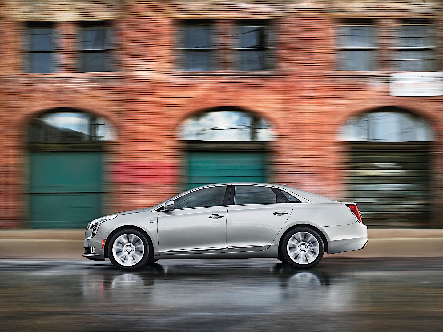 Cadillac Xts photo 2