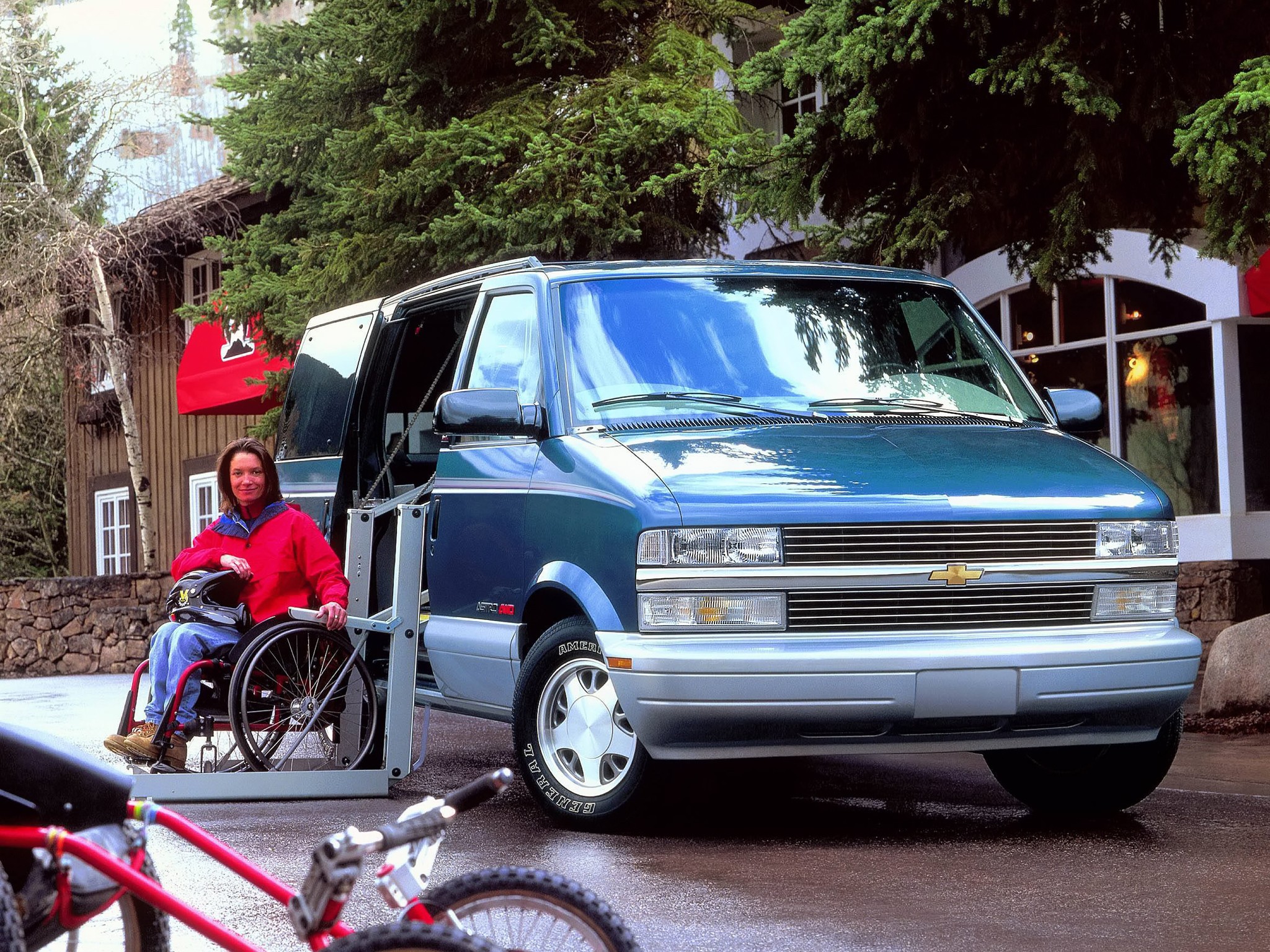 Chevrolet Astro photo 21