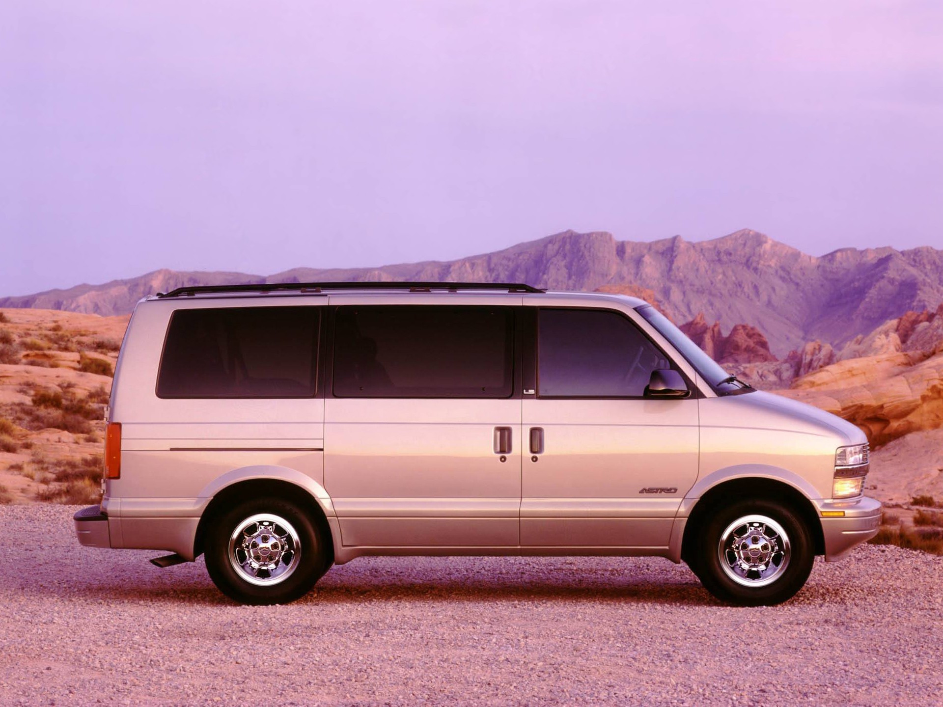 Chevrolet Astro photo 22