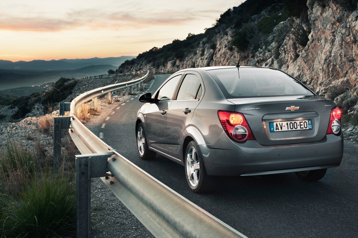 Chevrolet CHEVROLET Aveo/Kalos Sedan 1.4L 4AT FWD (101 HP)