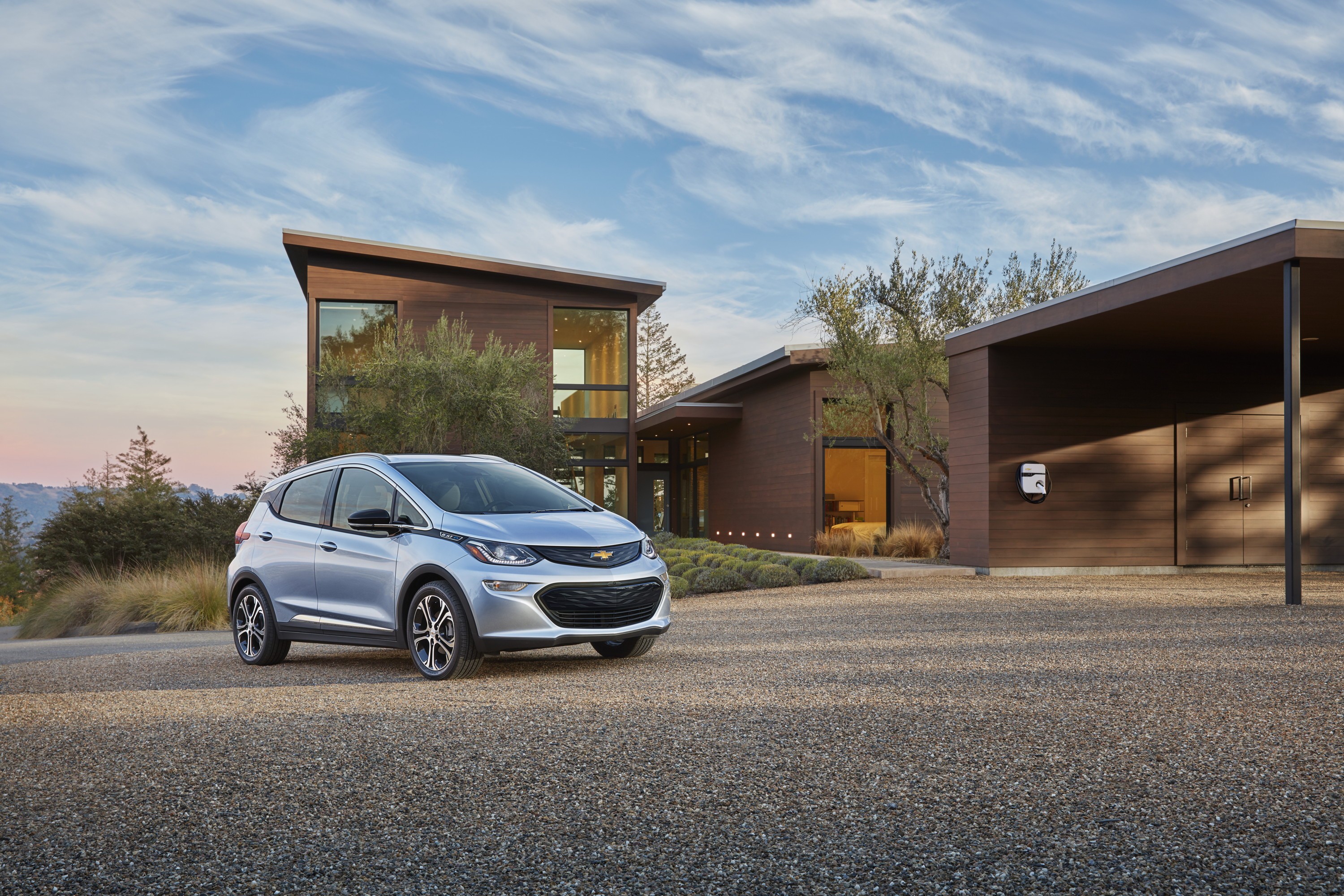 Chevrolet Bolt photo 2