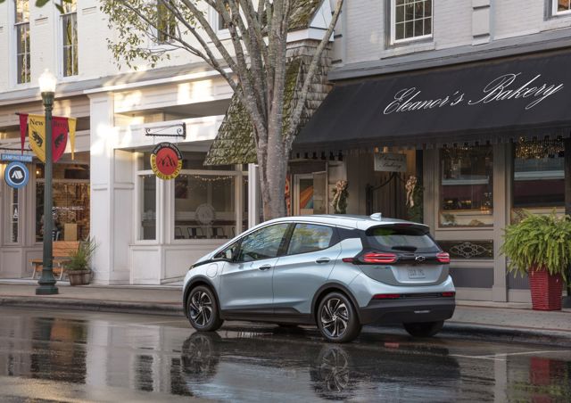 Chevrolet Bolt photo 2