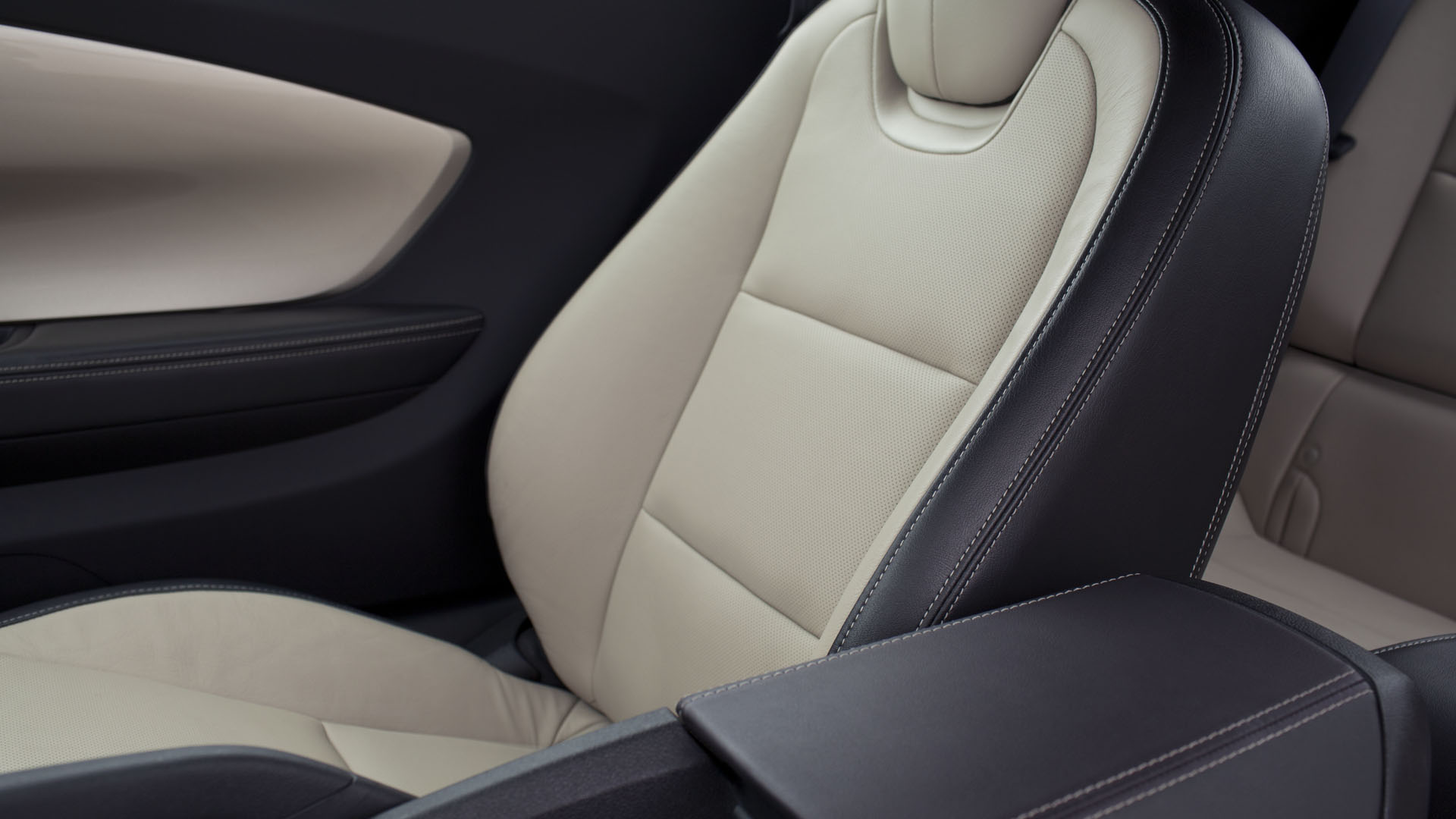 Chevrolet Camaro Convertible photo 43