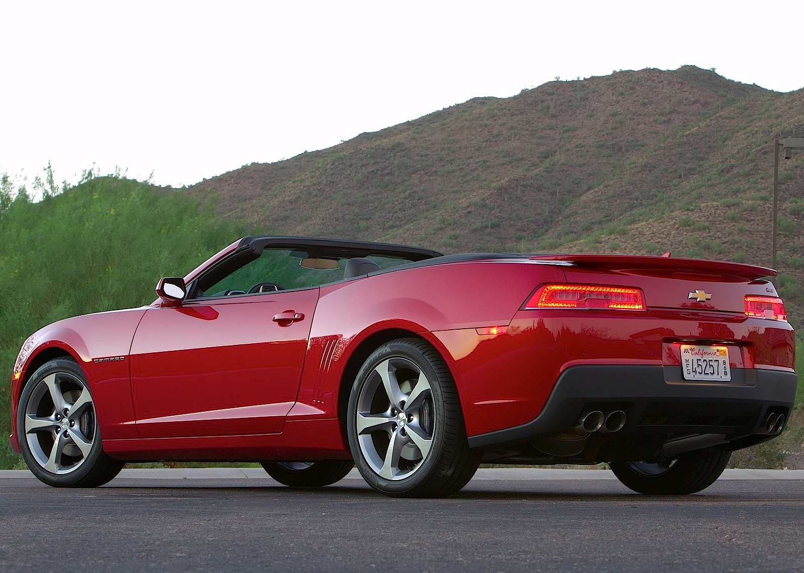 Chevrolet Camaro Convertible photo 17