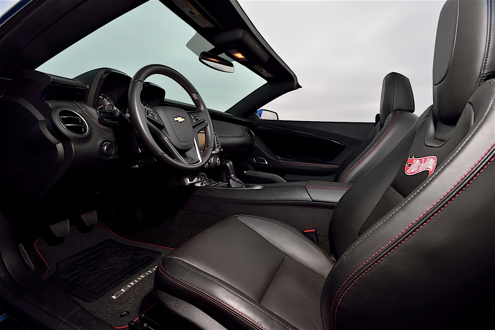 Chevrolet Camaro Convertible photo 89