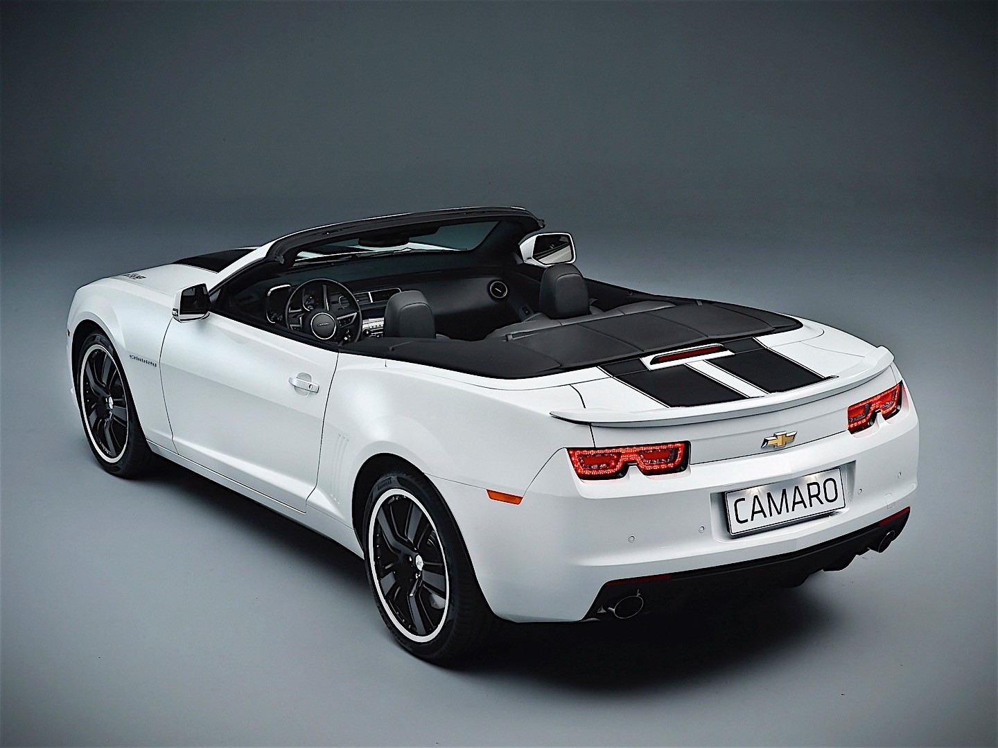 Chevrolet Camaro Convertible photo 29