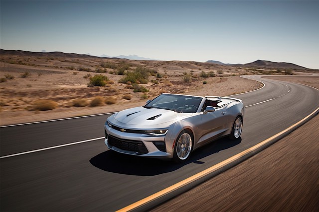 Chevrolet Camaro Convertible photo 3