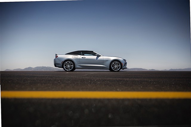 Chevrolet Camaro Convertible photo 4
