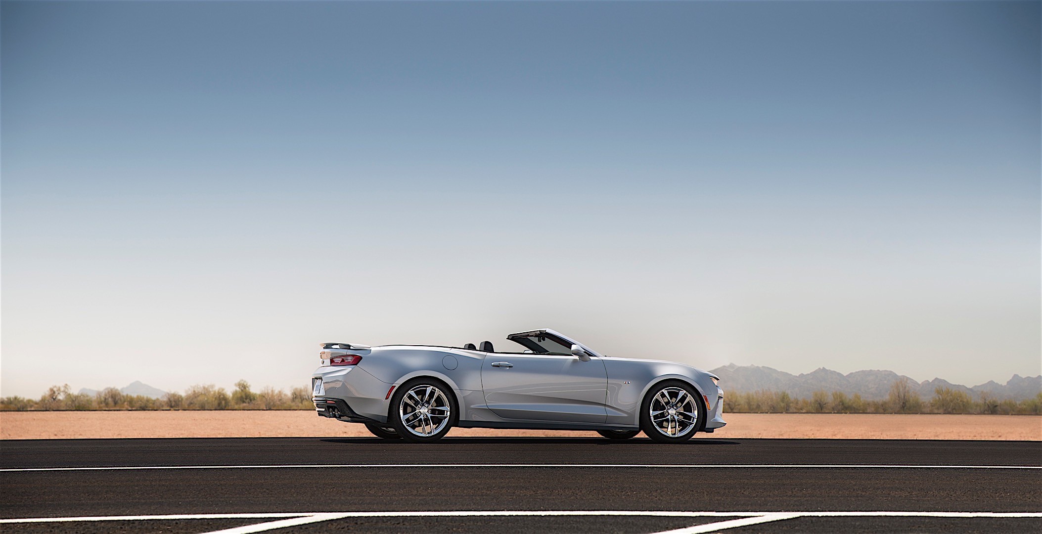 Chevrolet Camaro Convertible photo 5