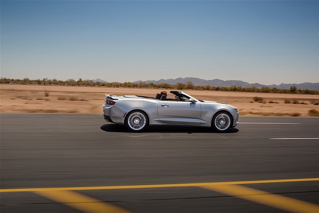 Chevrolet Camaro Convertible photo 6