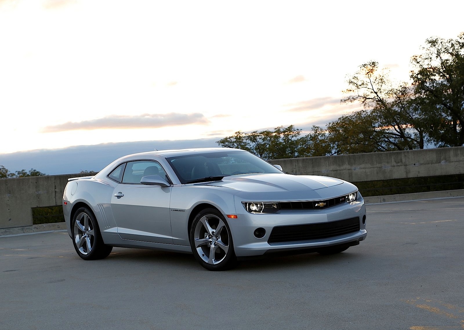 Chevrolet Camaro photo 2