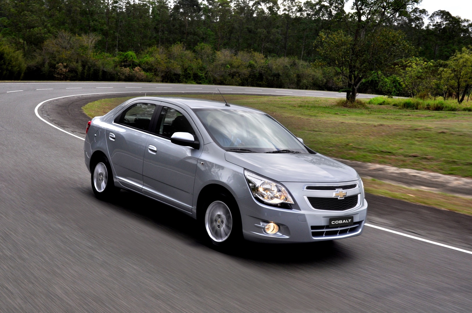 Chevrolet Cobalt Sedan photo 3