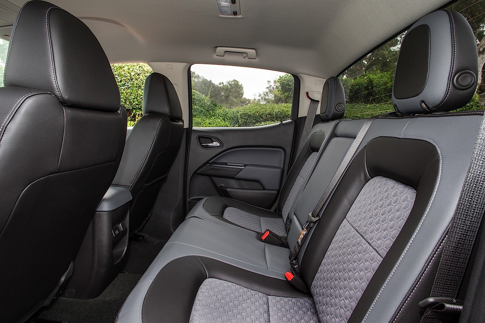 Chevrolet Colorado Double Cab photo 29