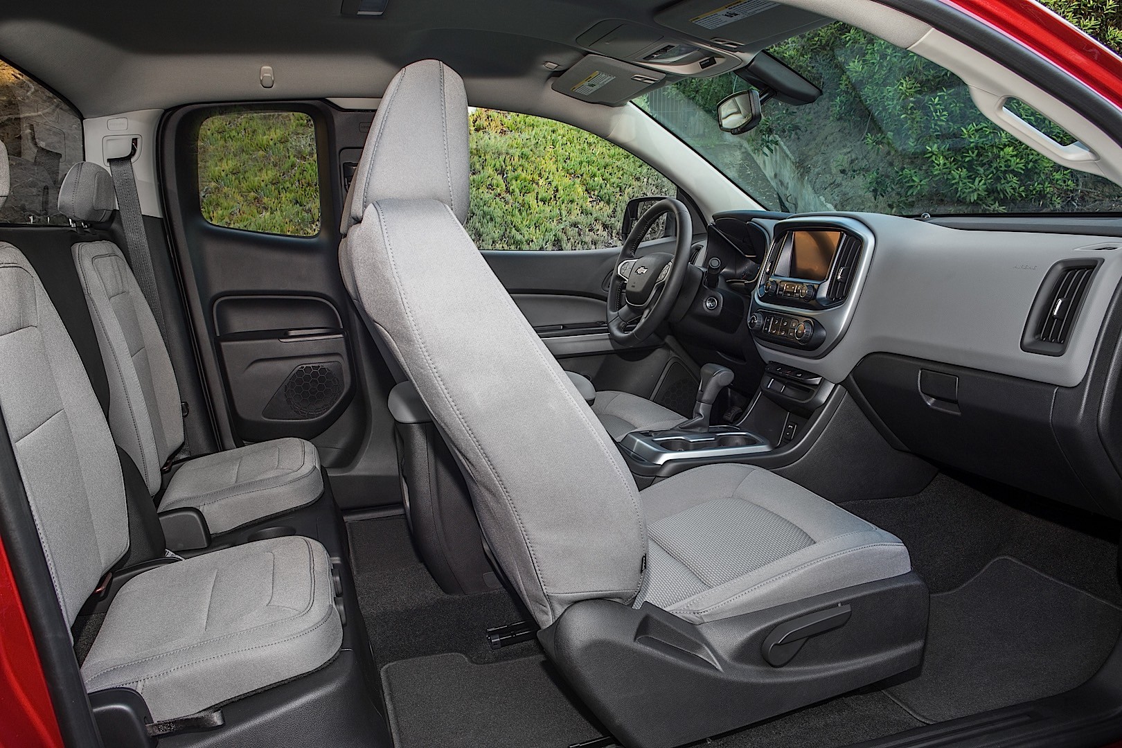 Chevrolet Colorado Extended Cab photo 16