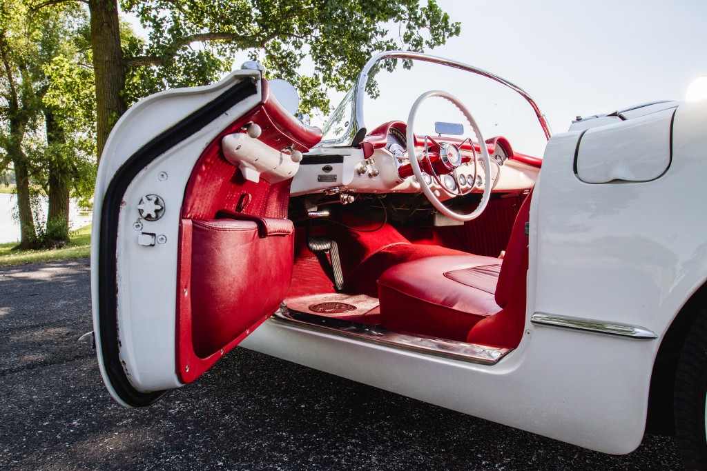 Chevrolet Corvette Convertible photo 50