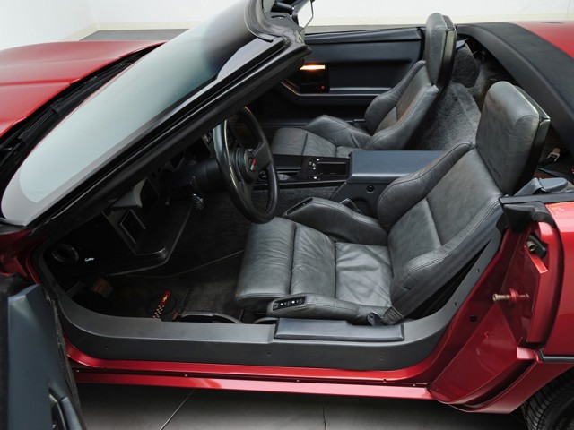 Chevrolet Corvette Convertible photo 14