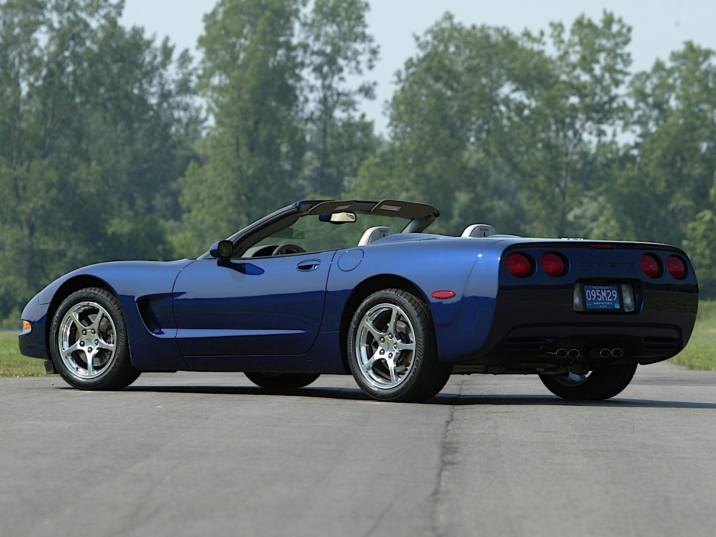 Chevrolet Corvette Convertible photo 15