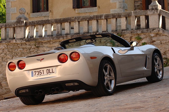 Chevrolet Corvette Convertible photo 11