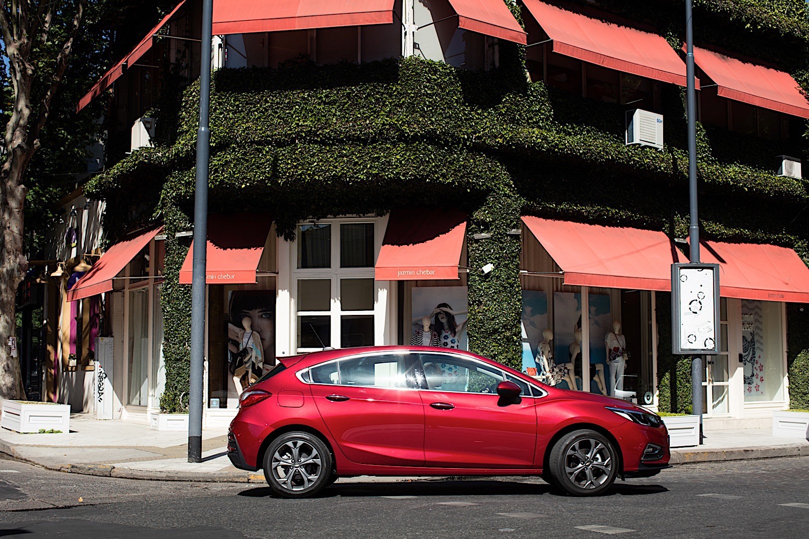 Chevrolet Cruze - 5 Doors photo 28