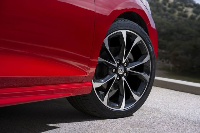 Chevrolet Cruze - 5 Doors photo 3