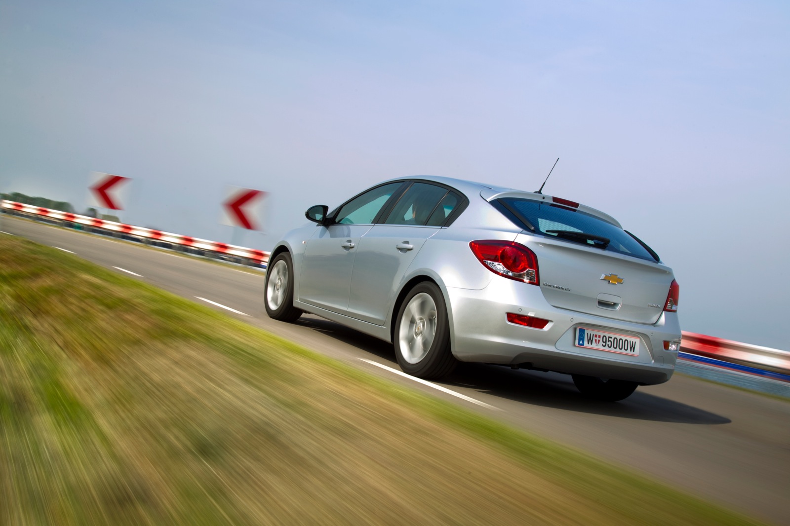 Chevrolet Cruze - 5 Doors photo 3