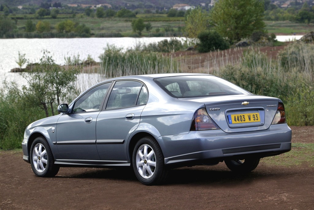 Chevrolet Evanda photo 6