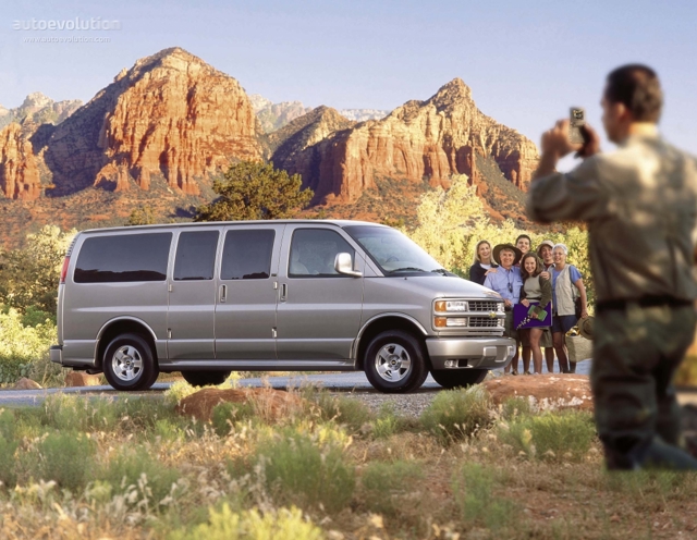 Chevrolet Express photo 3