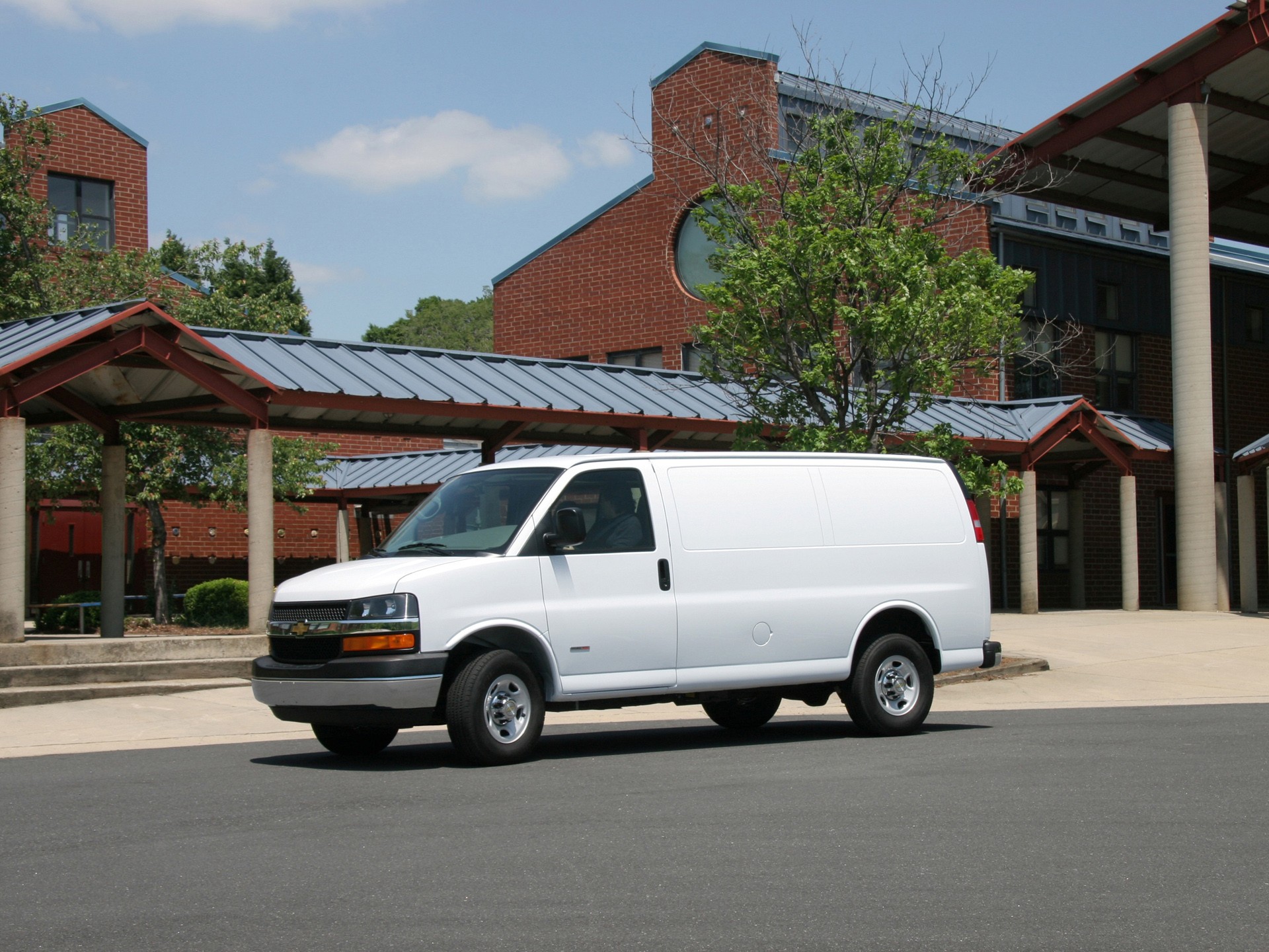 Chevrolet Express photo 21