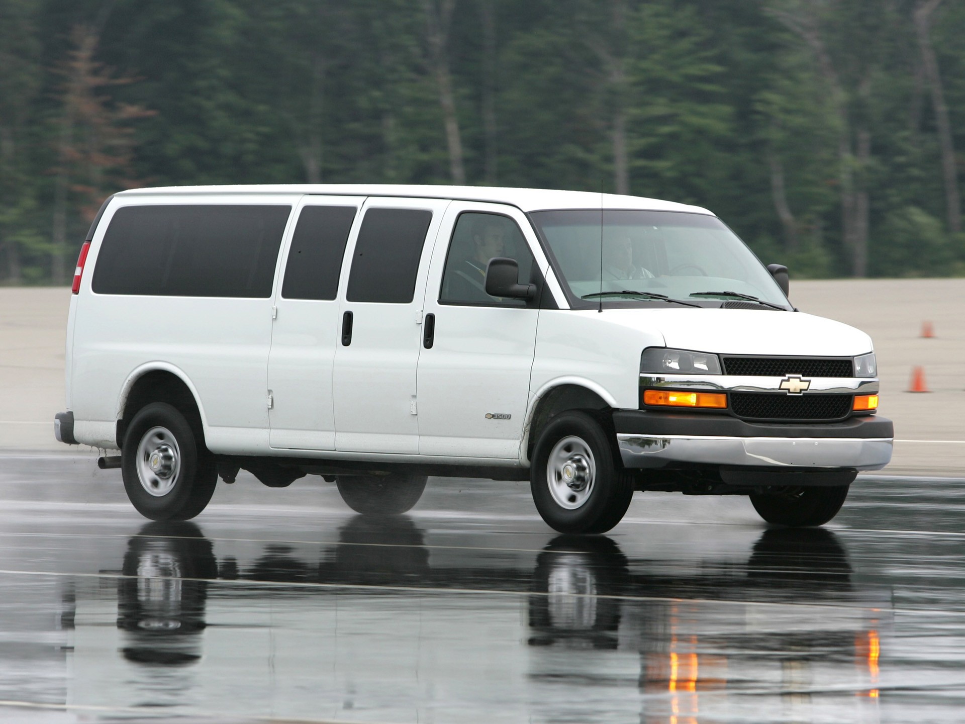 Chevrolet Express photo 36
